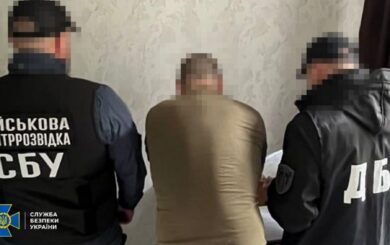 »Боевые» за взятки: в Сумской области разоблачили схему незаконных выплат военным на 2,6 млн грн