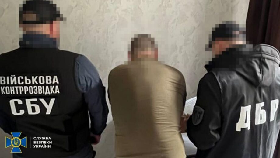 »Боевые» за взятки: в Сумской области разоблачили схему незаконных выплат военным на 2,6 млн грн