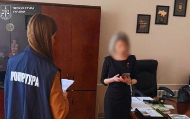 Декларація ”зникла”: посадовицю з київської РДА підозрюють у приховуванні статків