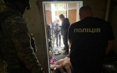 Українські та латвійські правоохоронці викрили шахрайський кол-центр із мільйонними збитками
