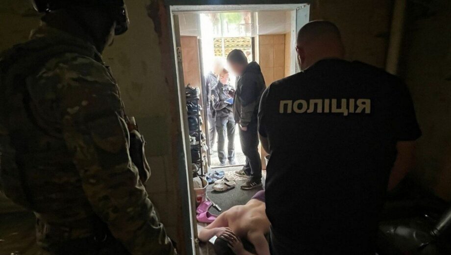 Українські та латвійські правоохоронці викрили шахрайський кол-центр із мільйонними збитками