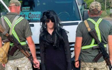 Театр у границы: пограничники разоблачили мужчину в образе женщины