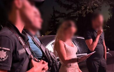 В Запорожье адвокат организовала схему »льготных справок» для выезда за границу