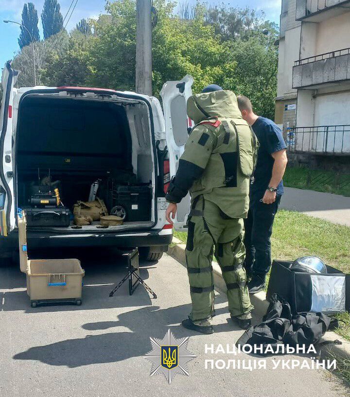 Макет міни на дитячому майданчику в Києві: поліція вилучила 3D-імітацію вибухівки