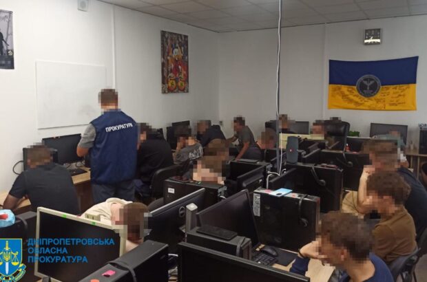 На Дніпропетровщині ліквідували 31 шахрайський кол-центр
