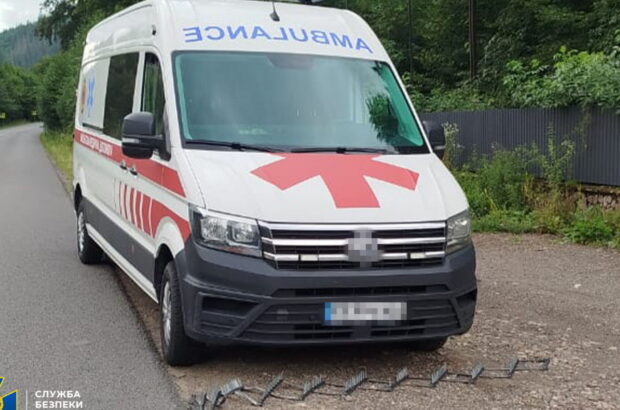 У київській школі 17-річний хлопець травмувався, вистрибнувши з третього поверху