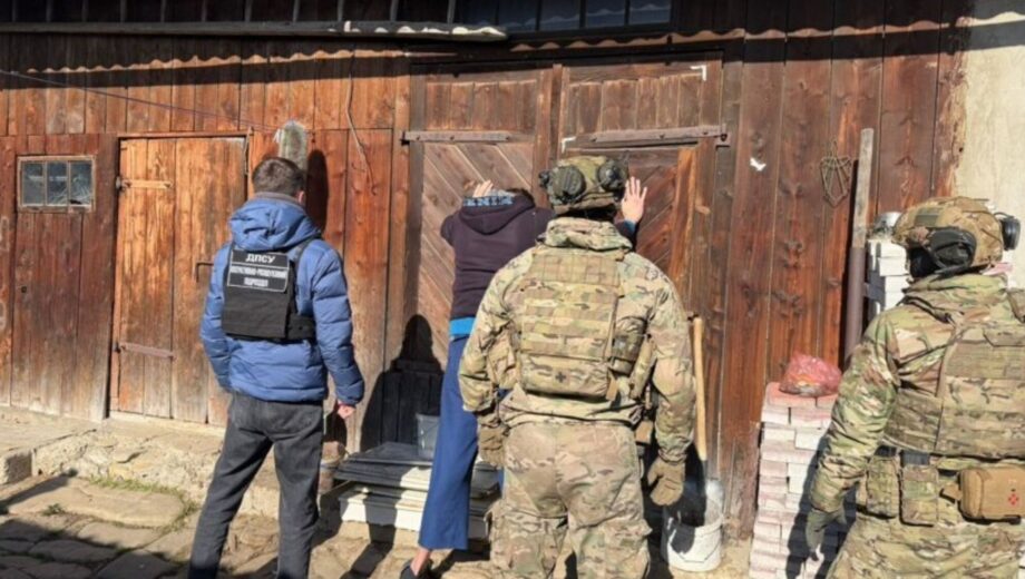 Схему бегства за границу за $18 тысяч разоблачили: в Киевской области задержали организатора