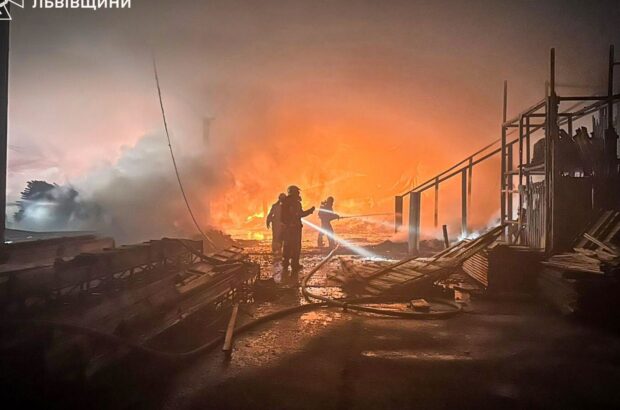 Пожежу на Львівщині ліквідували: 50 рятувальників працювали майже шість годин