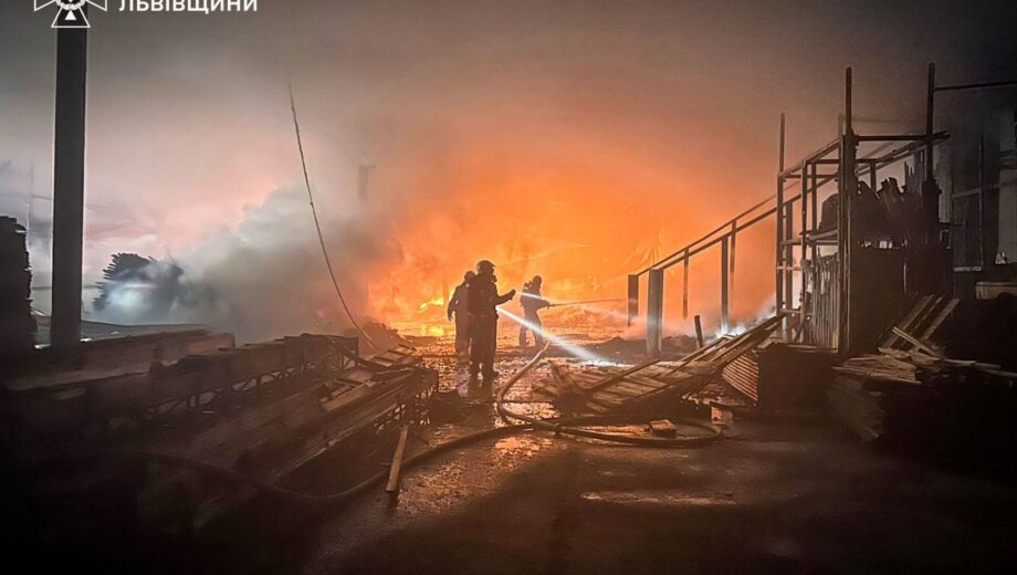 Пожар во Львовской области ликвидировали: 50 спасателей работали почти шесть часов