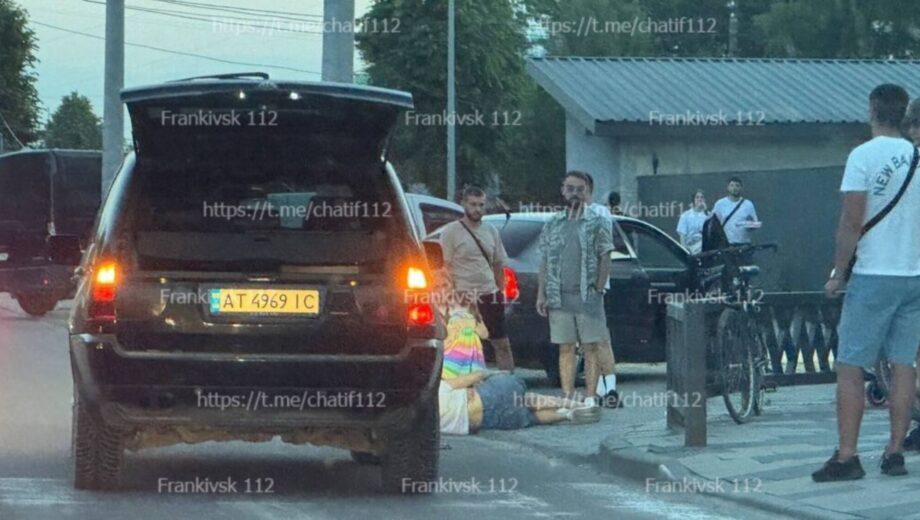 Во Франковске авто BMW сбило женщину с ребенком
