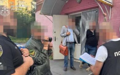 Схема ухилянтів на Хмельниччині: салон краси перетворили на фабрику підроблених документів