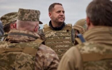 Бывший глава ОП Ермак не служит в ВСУ, — Железняк