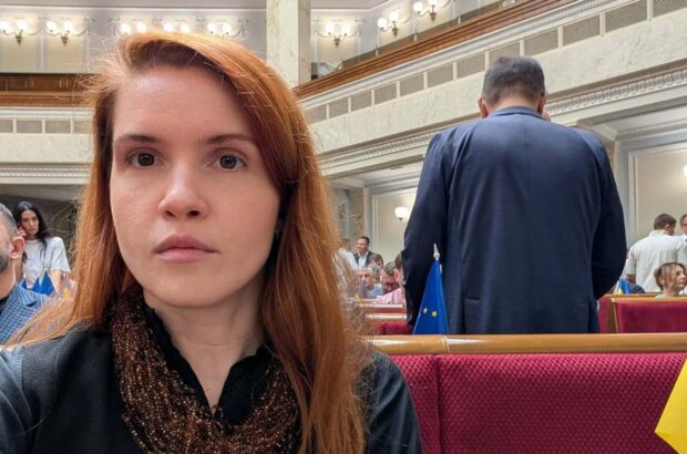 Скандальная нардеп Безуглая начала одиночный протест в Верховной Раде