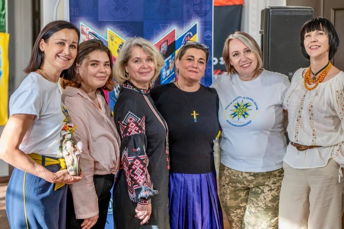 ''Народжені війною'': у Києві відкрили масштабну виставку бойових прапорів, присвячену незламним українцям