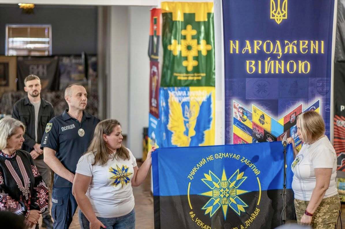 ''Народжені війною'': у Києві відкрили масштабну виставку бойових прапорів, присвячену незламним українцям