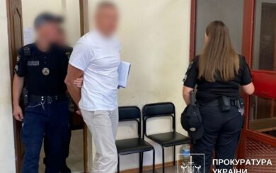 Ексчиновника податкової взяли під варту за конвертаційний центр із оборотом 1,5 млрд грн