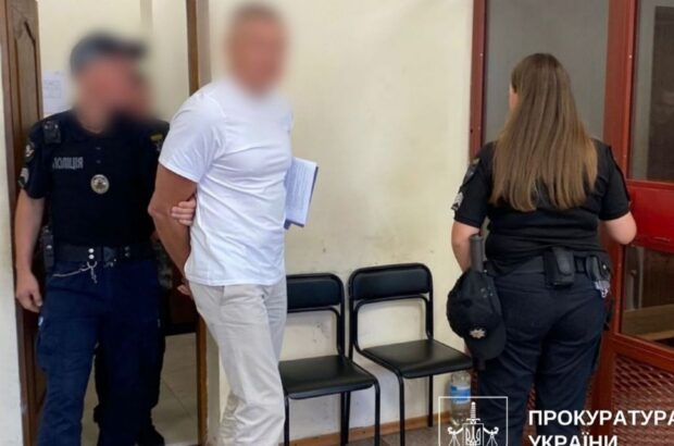 Ексчиновника податкової взяли під варту за конвертаційний центр із оборотом 1,5 млрд грн