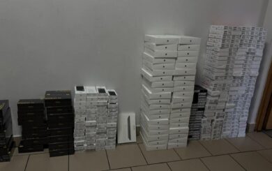Контрабанда на границе с Польшей: изъято 320 гаджетов в микроавтобусе