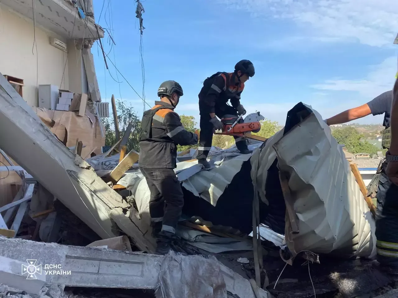 Ракетный удар по Кривому Рогу: одна женщина погибла, пять человек пострадали