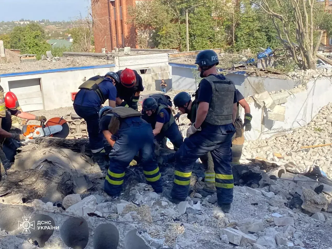 Ракетный удар по Кривому Рогу: одна женщина погибла, пять человек пострадали