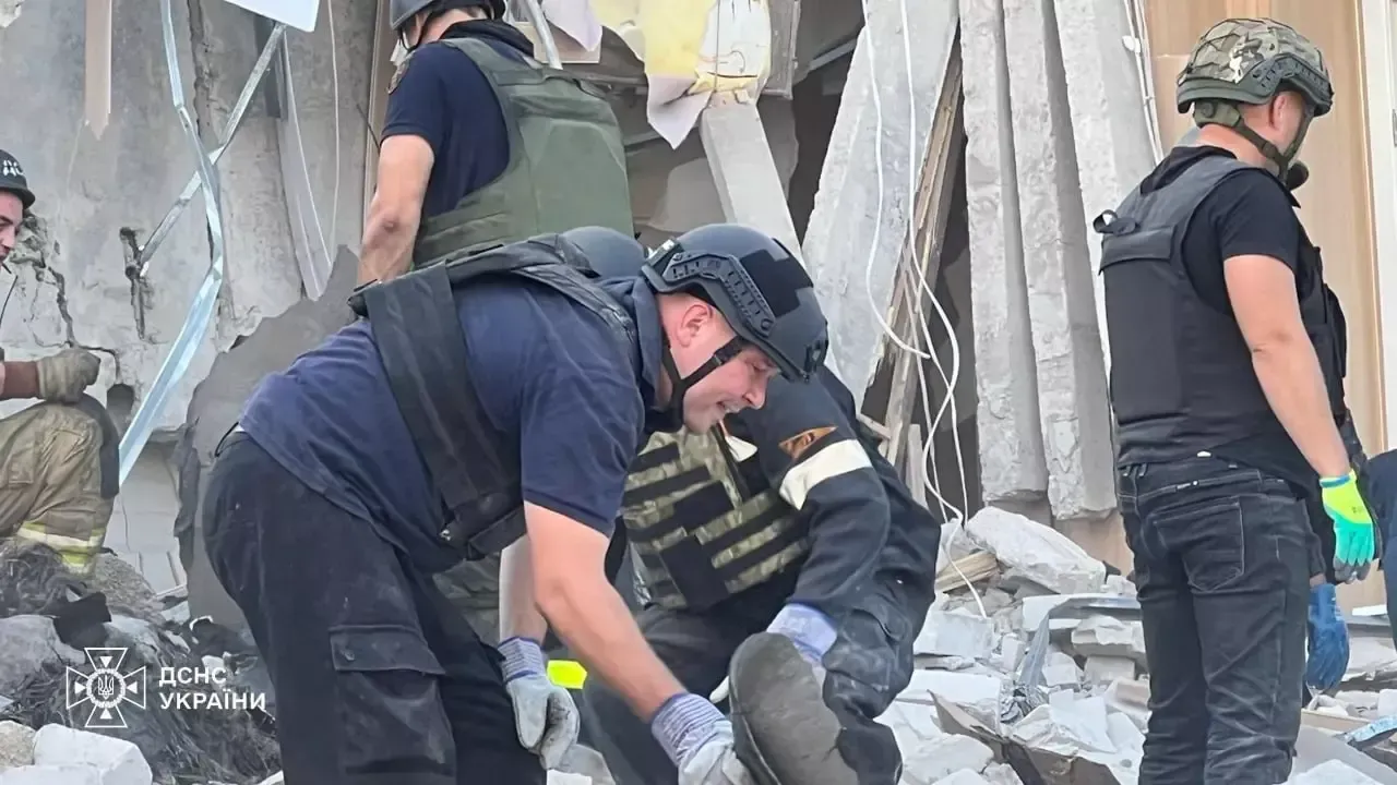 Ракетный удар по Кривому Рогу: одна женщина погибла, пять человек пострадали