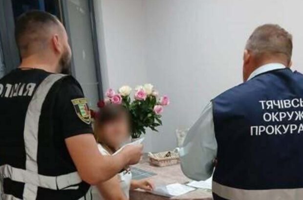 Раховский врач за $8 000 помогал уклоняться от мобилизации: подозрение полиции