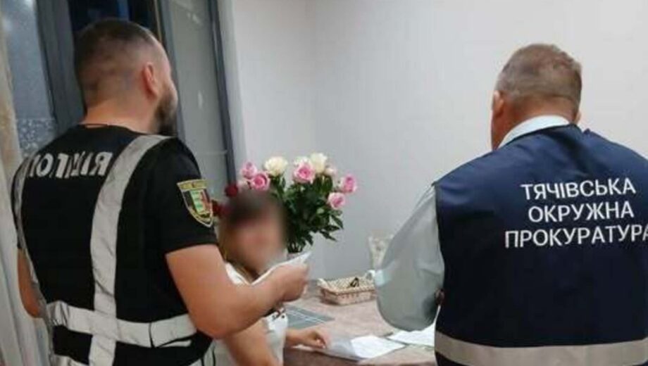 Раховский врач за $8 000 помогал уклоняться от мобилизации: подозрение полиции