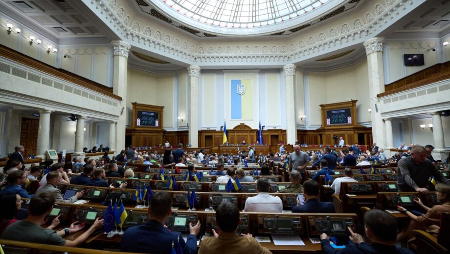 Закон №3195: министры теперь должны отчитываться в парламенте при увольнении
