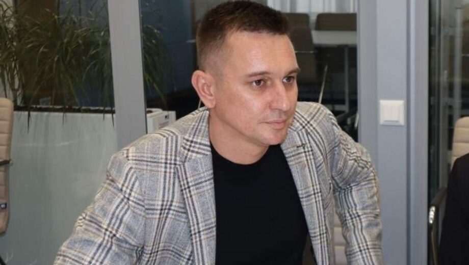 Наличные в долларах и автопарк без цен: что задекларировал мэр Вознесенска