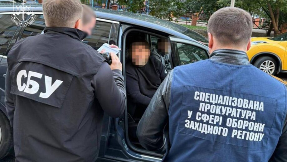 От Львова до Херсона: чиновники, военные и медики на крючке за взятки