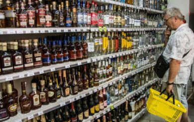 Підвищення цін і податків вдарило по алкогольній галузі росії