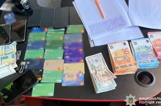 Киевская полиция разоблачила схему незаконной легализации более 200 иностранцев
