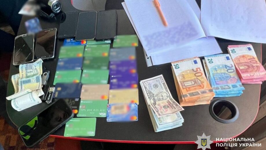 Киевская полиция разоблачила схему незаконной легализации более 200 иностранцев