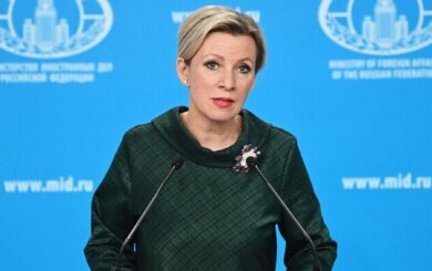 Як мікрофони ”зловили” розмову Захарової про удар по Україні (відео)