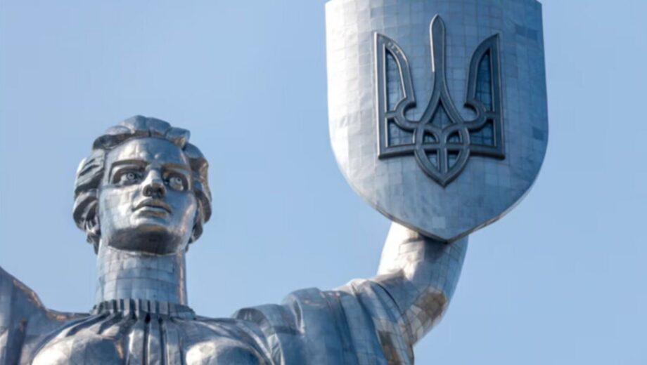 Герб на ”Батьківщині-матері” почав ржавіти: коментар Мінкульту