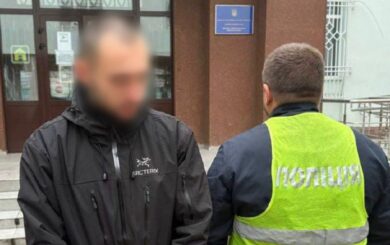 Поліція знайшла нападника, що погрожував вуличному музиканту у Дарницькому районі