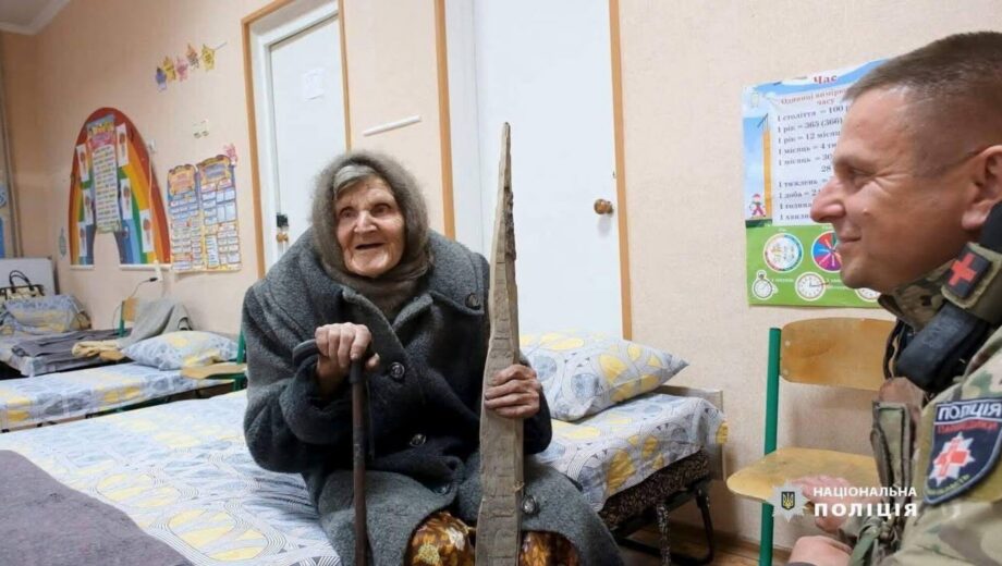 Не стало бабушке, которая самостоятельно вышла из-под оккупации, преодолев 10 км под обстрелами