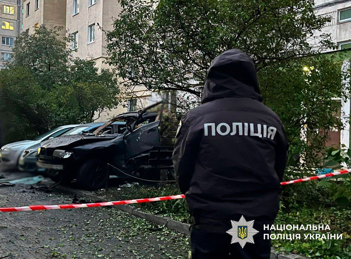 У Києві вибухнув автомобіль BMW X3: поліція та СБУ розслідують інцидент