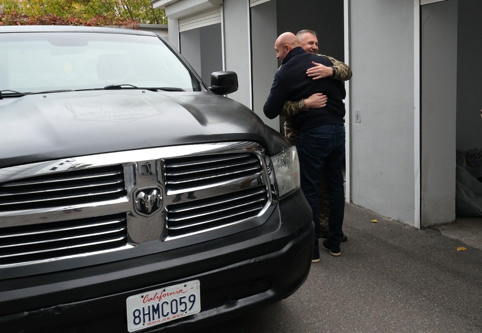 Волонтеры ''Батальон Волонтер'' отдали Dodge RAM командиру, воюющему с первого дня