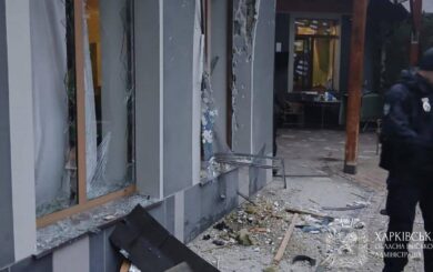 Дрон-носитель »Молния» сбросил два FPV на Харьков: повреждены дома, есть пострадавшие от стресса