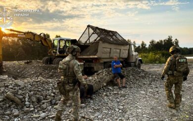 На Закарпатті депутат організував незаконний видобуток піску на 9 мільйонів гривень