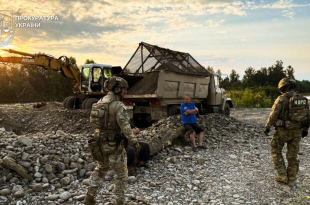На Закарпатті депутат організував незаконний видобуток піску на 9 мільйонів гривень