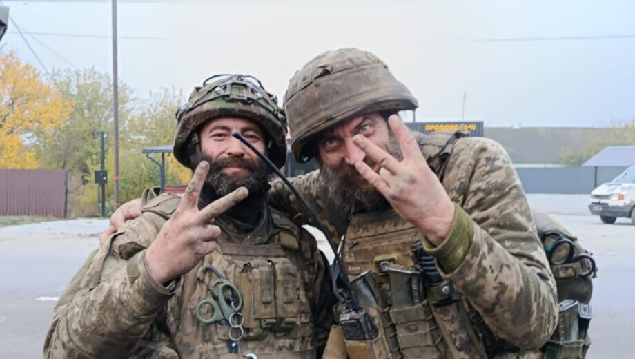 Под постоянным огнем 165 суток: двое воинов отмечены Зеленским за мужество
