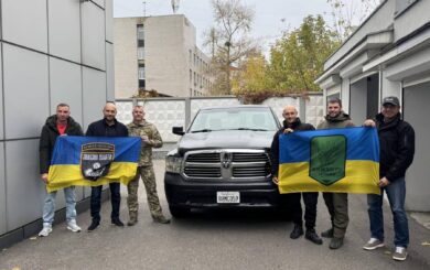»Передали этого монстра»: волонтеры »Батальон Волонтер» отдали Dodge RAM командиру, воюющему с первого дня