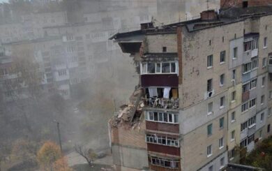 У Хмельницькому стався вибух у житловому будинку: частина будинку зруйнована, є постраждалі