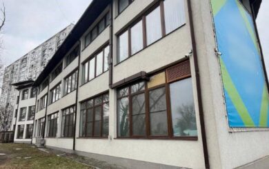 Киянин самовільно збудував приміщення біля озера Тельбін і здав його під клініку