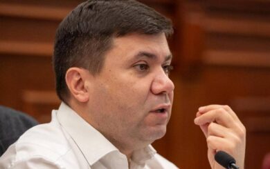 У машині депутата Вітренка виявили прослушку – він заявив про політичний тиск