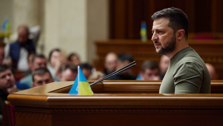 Зеленский внес в ВРУ законопроекты о продлении военного положения и мобилизации на 90 дней