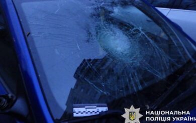Пьяный мужчина разбил авто в Киеве и оправдался »потерей контроля»: полиция задержала нарушителя