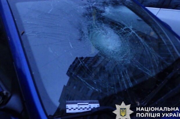 П’яний чоловік розтрощив авто в Києві та виправдався ”втратою контролю”: поліція затримала порушника